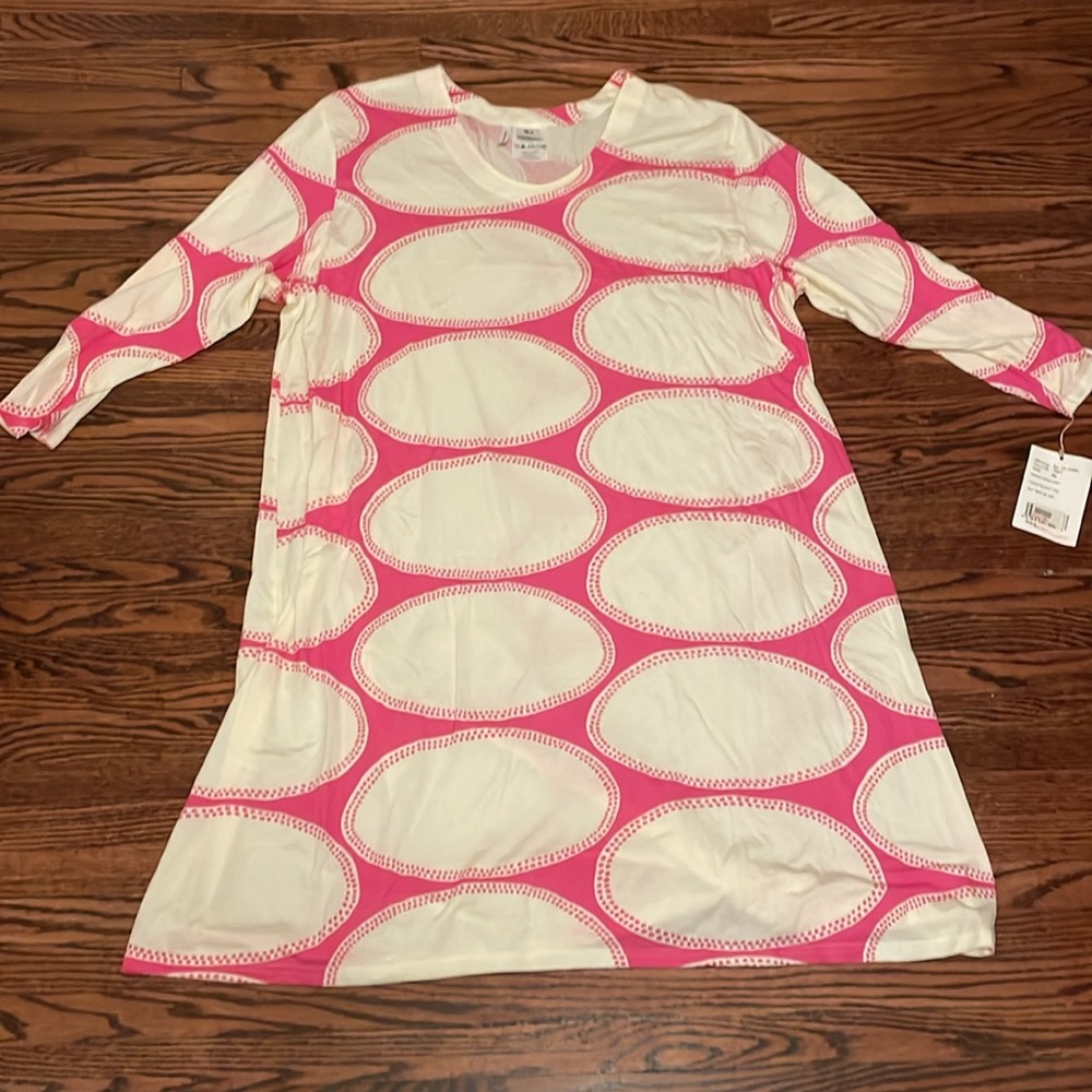 New with tags. Womens Nanso Pink and White Patterned dress/cover-up. Size xl.